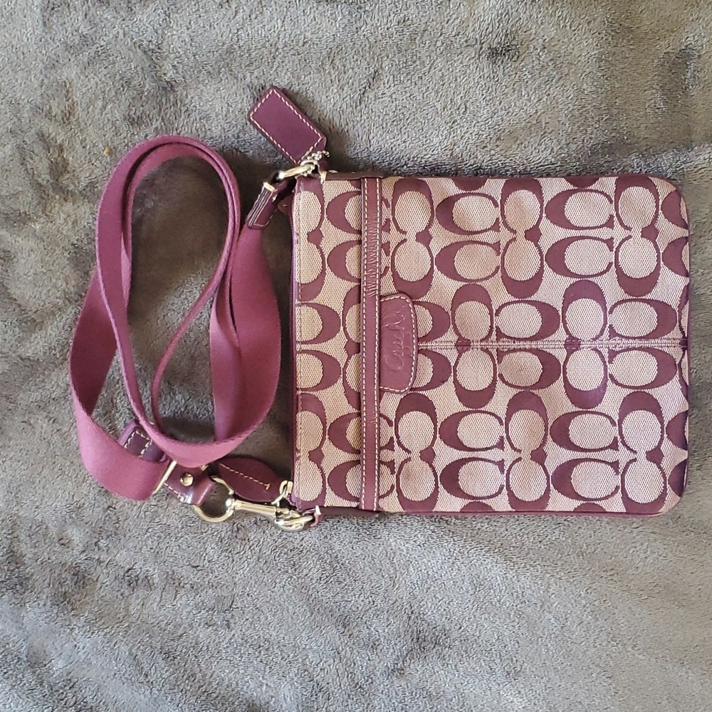 Coach crossbody bag with 3 sections Eggplant Color